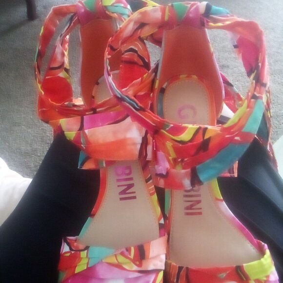 Gianni Bini Heels (U.S. Size 8M) - Picture 4 of 6